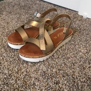 Unisa Platform Sandals with straps